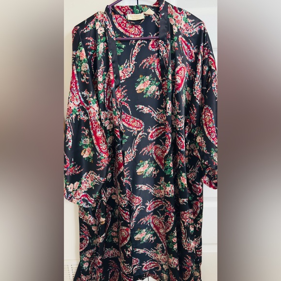 Victoria's Secret Other - Vtg Victoria's Secret Asian‎ Floral Polyester Robe Black *Like* Natori Kimono OS